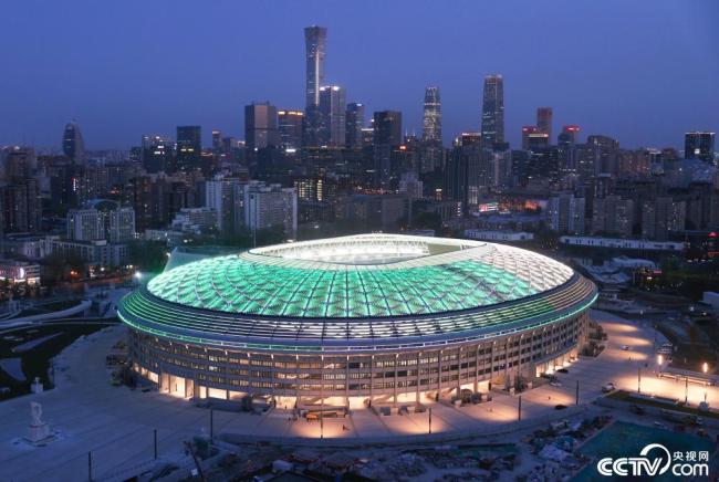 北京：“新工(gōng)體”進行燈(deng)光測試