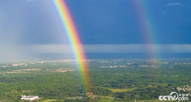海口上空(kōng)現雙彩虹景觀