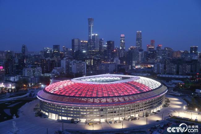 北京：“新工(gōng)體”進行燈(deng)光測試