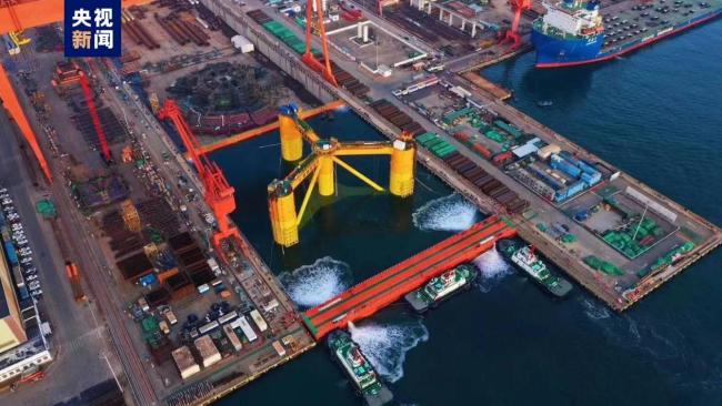 我(wo)國深遠海(hai)浮式風電(dian)平台啟運(yun)