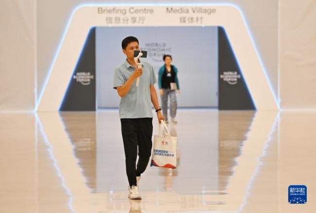 探訪2023夏季達(dá)沃斯論壇主新聞(wen)中心