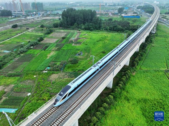 鐵(tiě)路12月7日起(qi)實行新的(de)列車運行(hang)圖