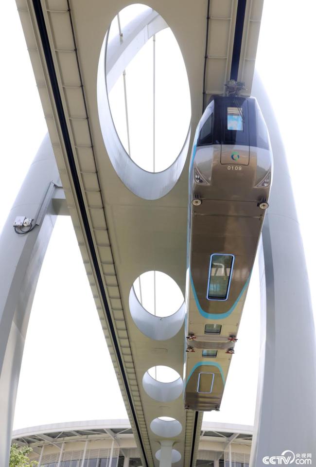 武漢(han)光谷空軌列車試(shì)車