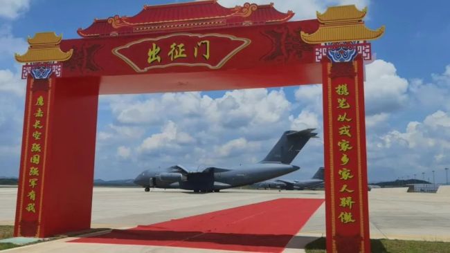 坐着運-20去(qù)上學，開學典禮(lǐ)是航空展！