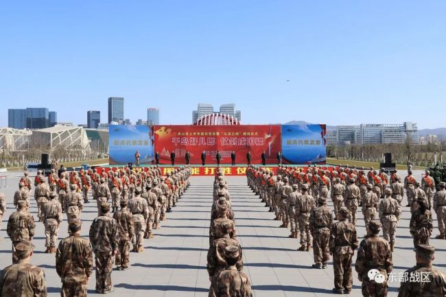 威武(wu)!這些新兵(bing)入伍時獲(huo)贈“從戎之(zhī)劍”!