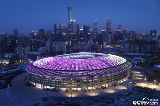 北(běi)京：“新工體(ti)”進行燈光(guāng)測試