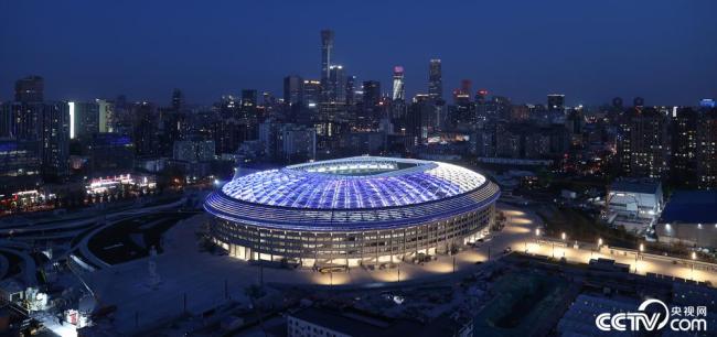 北京(jīng)：“新工體”進(jìn)行燈光測(cè)試