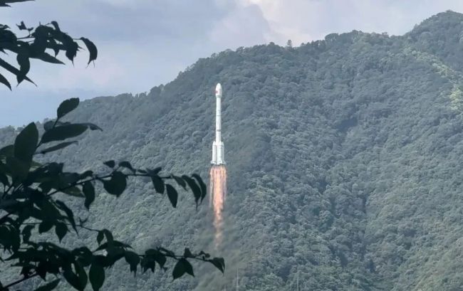 我國(guo)成功發(fā)射第五(wǔ)十六顆(kē)北鬥導(dǎo)航衛星(xing)