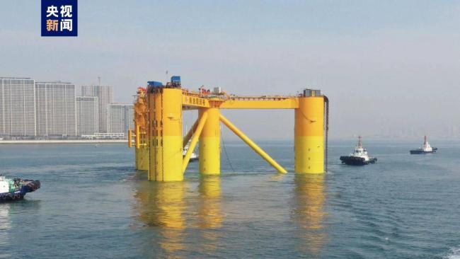 我(wo)國深遠海(hai)浮式風電(diàn)平台啟運(yun)