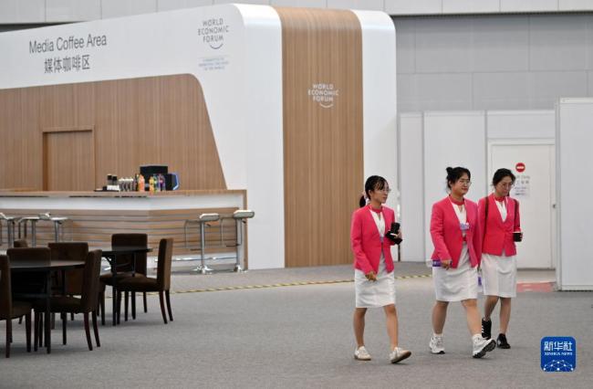 探訪2023夏季達沃斯(sī)論壇主新聞中心(xin)