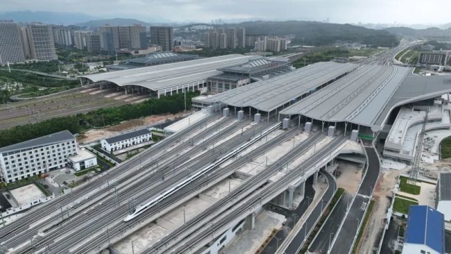 我(wǒ)國首條設計時速(sù)350公裡的跨海高鐵(tiě)開始試運行！